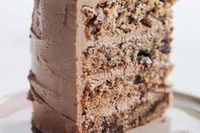 chocolate-flecked-layer-cake-slice-md109612.jpg