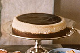 Vanilla Cheesecake with Chocolate Glaze