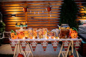 outdoor halloween party table set up