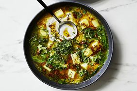 Herby Spinach-and-Rice Soup with Turmeric