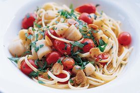 Pasta with Scallops, Garlic, Grape Tomatoes, and Parsley