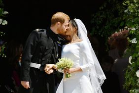 Prince Harry and Meghan Markle married with a kiss