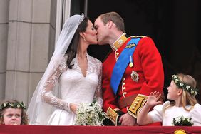 prince william and kate middleton wedding kiss